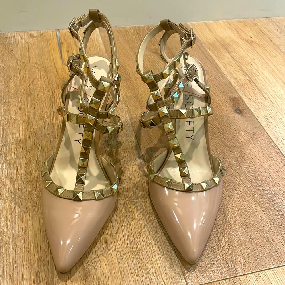 Sole Society tan/beige heels with gold studs.